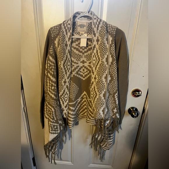 Urban Heritage | Medium Boho Sweater - Picture 1 of 6